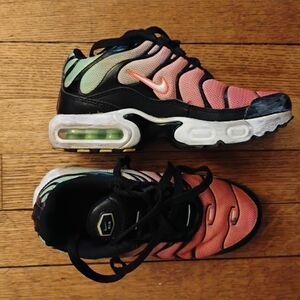 Nike Kids' Air Max Black and Pink Sneakers